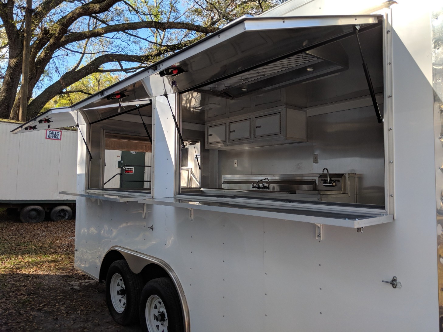 Trailer Spotlight – White Hot Dog Trailer – Snapper Trailers